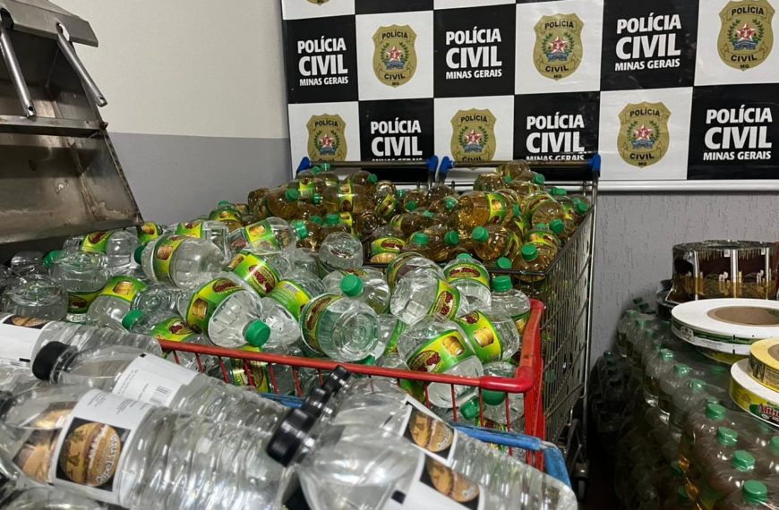 Falsificação: Polícia Civil apreende 1.600 garrafas de cachaça adulterada