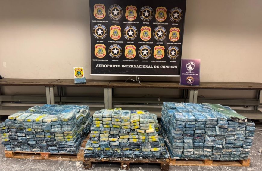 COCAÍNA EM CONFINS: PF e receita interceptam uma tonelada com destino a Madrid